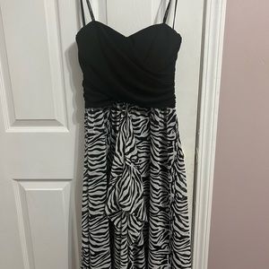 Beautiful black and white Joseph Ribkoff Dress